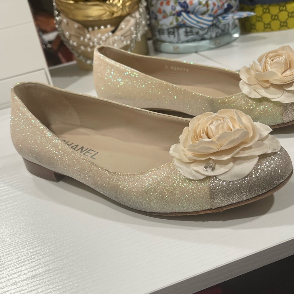CHANEL Beige Glitter Camellia-Embellished Ballet Flats - Picture 10 of 13